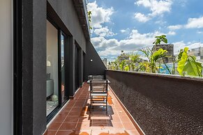 Tabas by Blueground Magdalena Laura