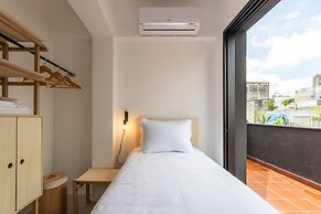 Tabas by Blueground Magdalena Laura