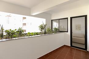 Tabas by Blueground Magdalena Laura