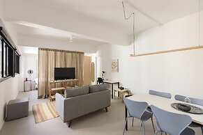 Tabas by Blueground Magdalena Laura