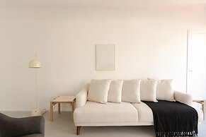 Tabas by Blueground Magdalena Laura