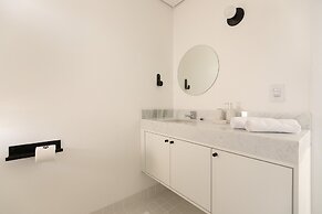 Tabas by Blueground Magdalena Laura