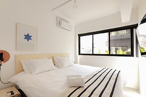 Tabas by Blueground Magdalena Laura