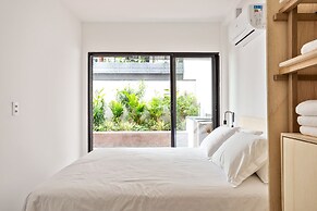 Tabas by Blueground Magdalena Laura