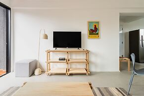 Tabas by Blueground Magdalena Laura