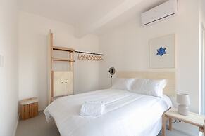 Tabas by Blueground Magdalena Laura