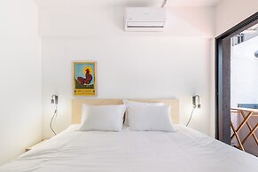 Tabas by Blueground Magdalena Laura