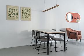 Tabas by Blueground Magdalena Laura