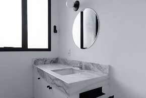 Tabas by Blueground Magdalena Laura