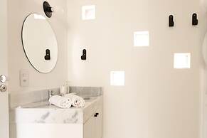 Tabas by Blueground Magdalena Laura