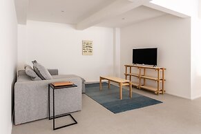 Tabas by Blueground Magdalena Laura