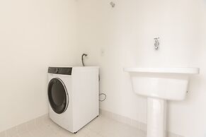 Tabas by Blueground Magdalena Laura