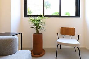 Tabas by Blueground Magdalena Laura