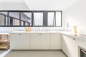 Tabas by Blueground Magdalena Laura