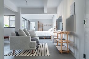 Tabas by Blueground Magdalena Laura