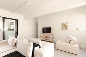 Tabas by Blueground Magdalena Laura