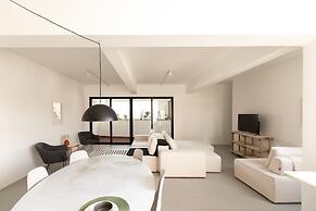 Tabas by Blueground Magdalena Laura