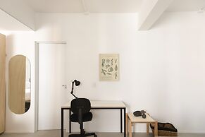 Tabas by Blueground Magdalena Laura