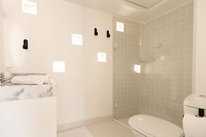 Tabas by Blueground Magdalena Laura