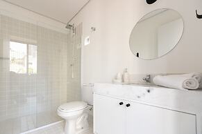 Tabas by Blueground Magdalena Laura