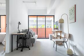 Tabas by Blueground Magdalena Laura