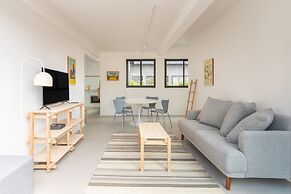 Tabas by Blueground Magdalena Laura