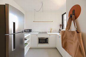 Tabas by Blueground Magdalena Laura