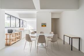 Tabas by Blueground Magdalena Laura