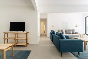 Tabas by Blueground Magdalena Laura