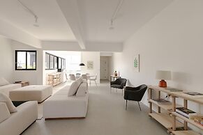 Tabas by Blueground Magdalena Laura