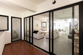 Tabas by Blueground Magdalena Laura