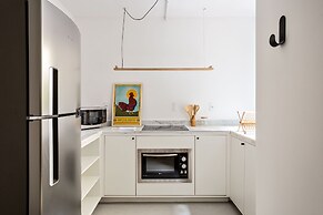 Tabas by Blueground Magdalena Laura