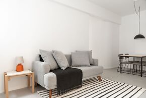 Tabas by Blueground Magdalena Laura