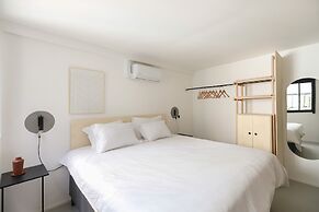 Tabas by Blueground Magdalena Laura