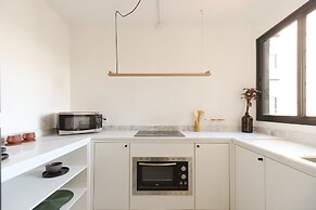 Tabas by Blueground Magdalena Laura