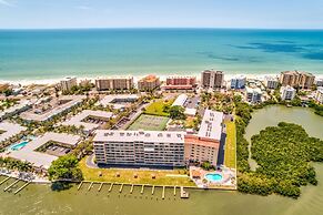 Bayshore Yacht & Tennis 216