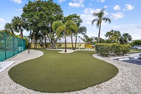 Bayshore Yacht & Tennis 216