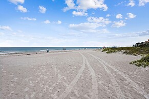 Bayshore Yacht & Tennis 216