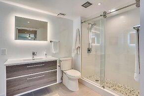 Land's End 11-203 Beach Front - Premier