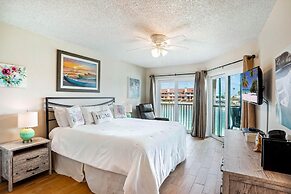 Land's End 3-204 Bay Front