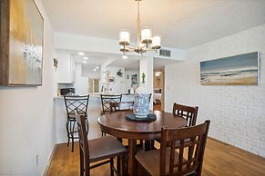 Land's End 3-204 Bay Front