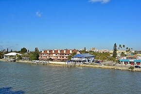 Land's End 4-406 Bay Front