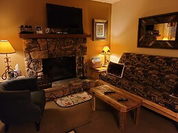 Hillcrest Suites & Cabins