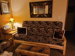 Hillcrest Suites & Cabins