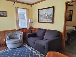 Hillcrest Suites & Cabins