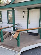 Hillcrest Suites & Cabins