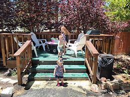 Hillcrest Suites & Cabins