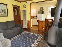 Hillcrest Suites & Cabins