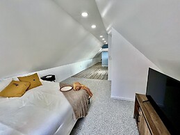 Sky parlor with river view