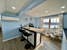 Sky parlor with river view